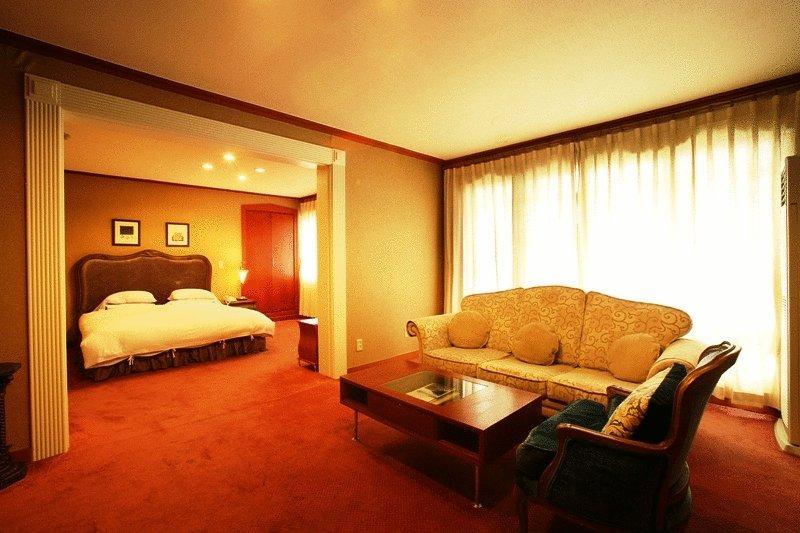 Lake Hills Hotel Songnisan Boeun Værelse billede