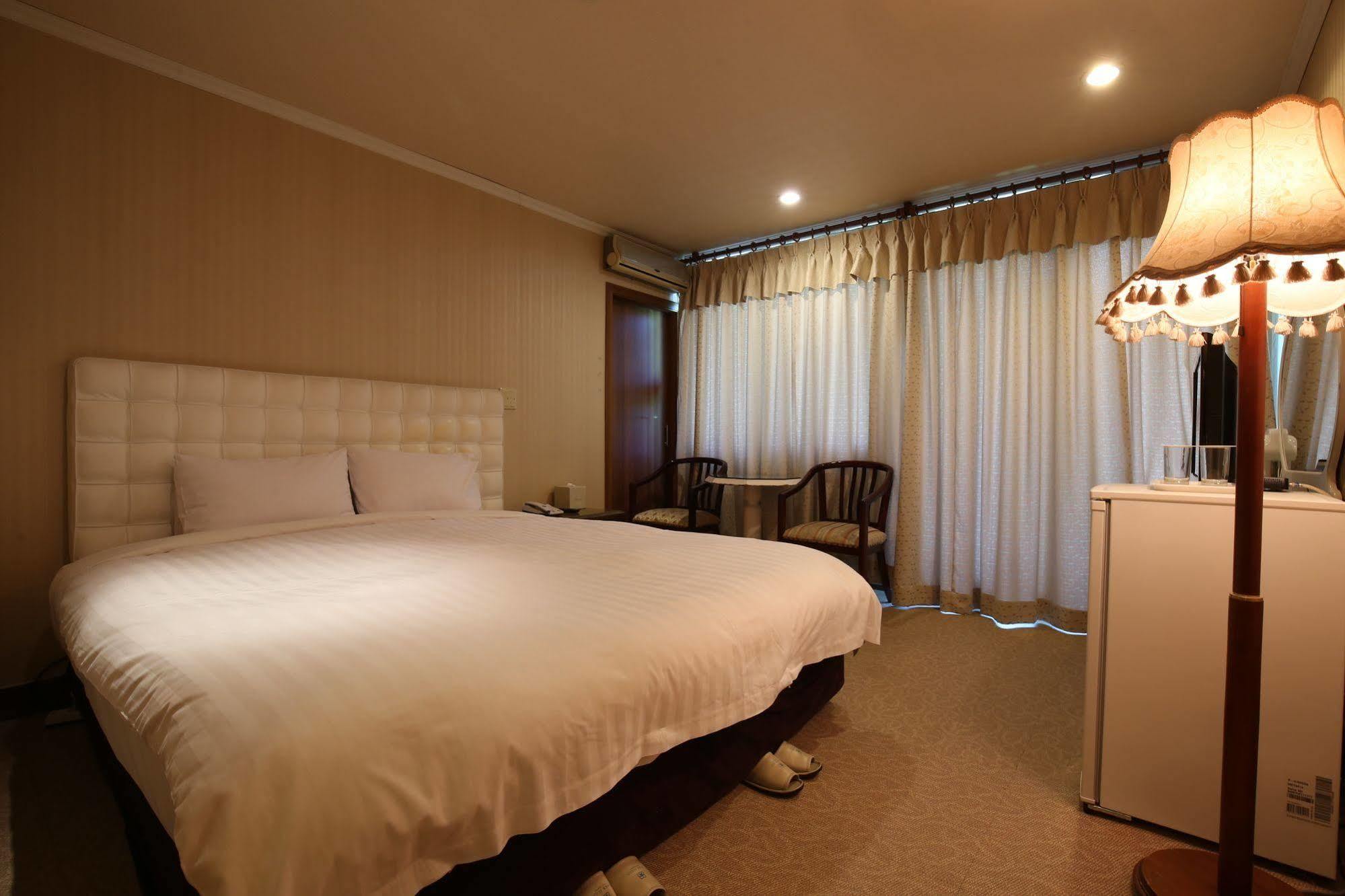 Lake Hills Hotel Songnisan Boeun Eksteriør billede